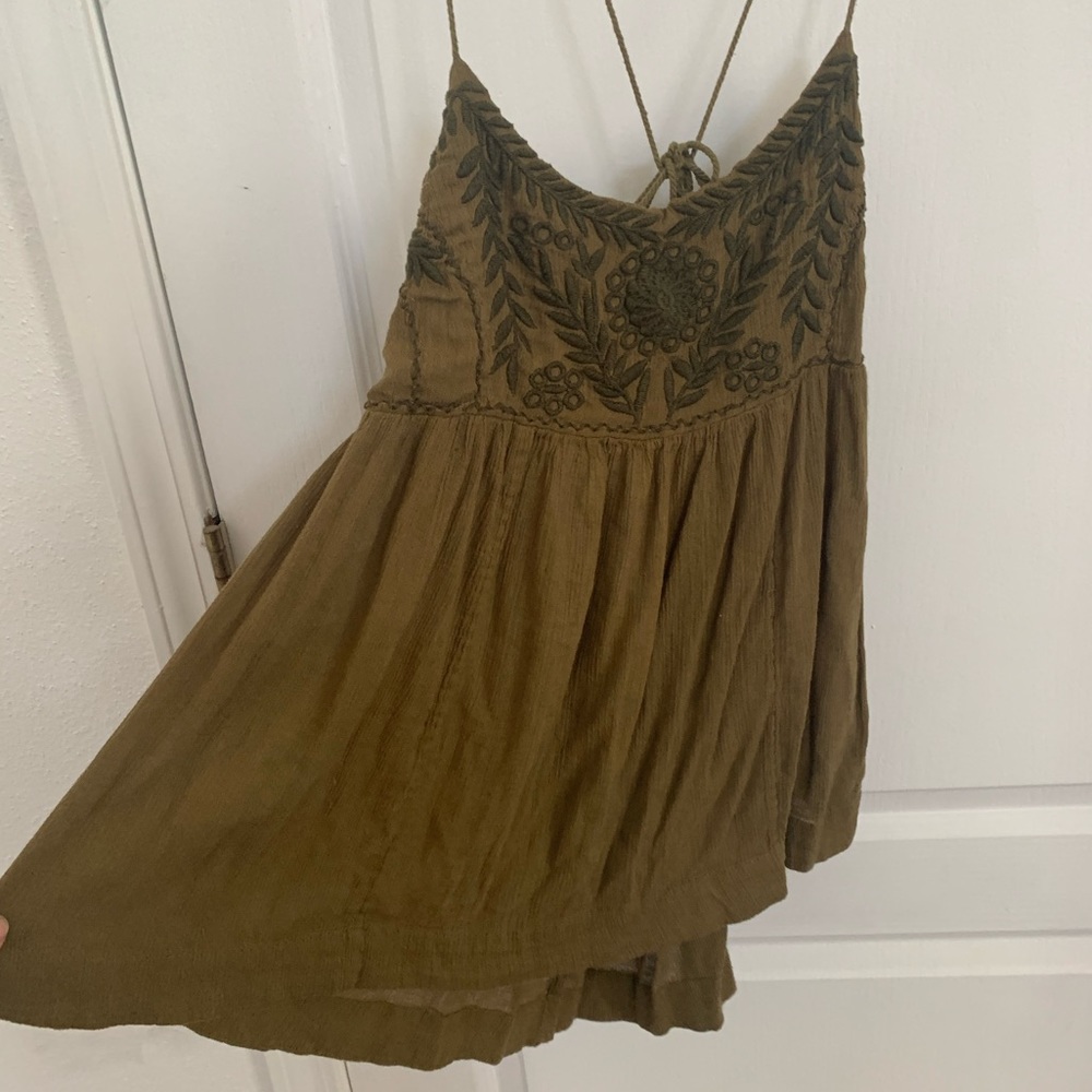 Flowy green tank